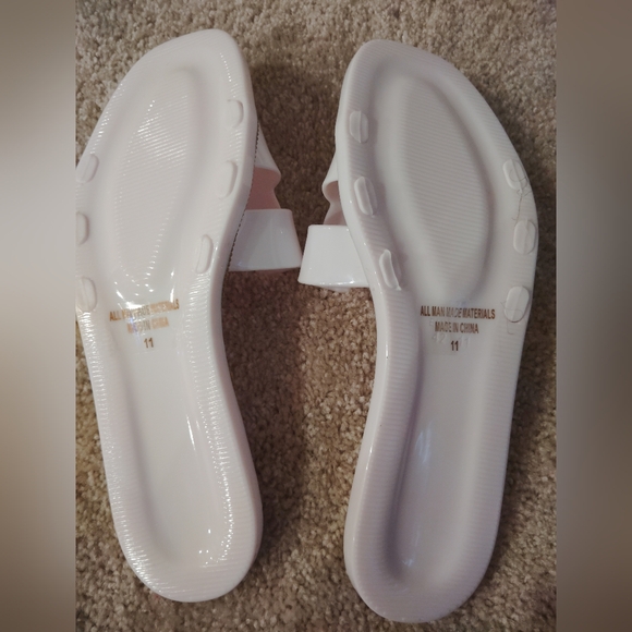 NEW FASHIONOVA JELLI SANDAL - Picture 2 of 2